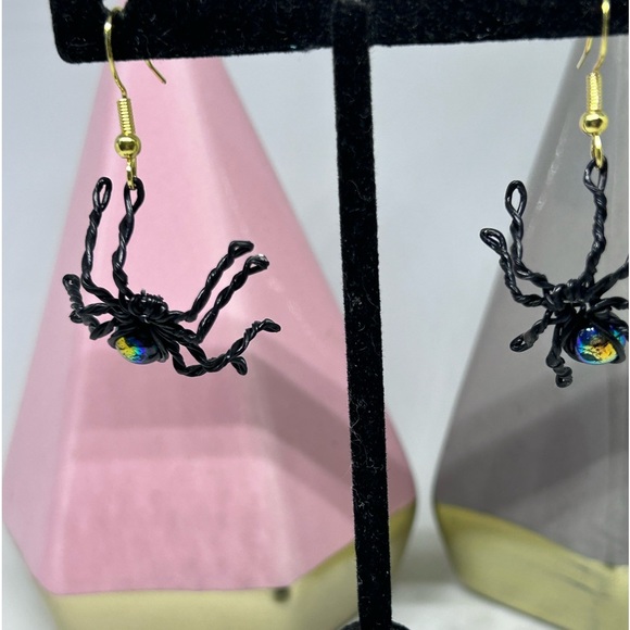 Handmade Spider earrings - Picture 2 of 3